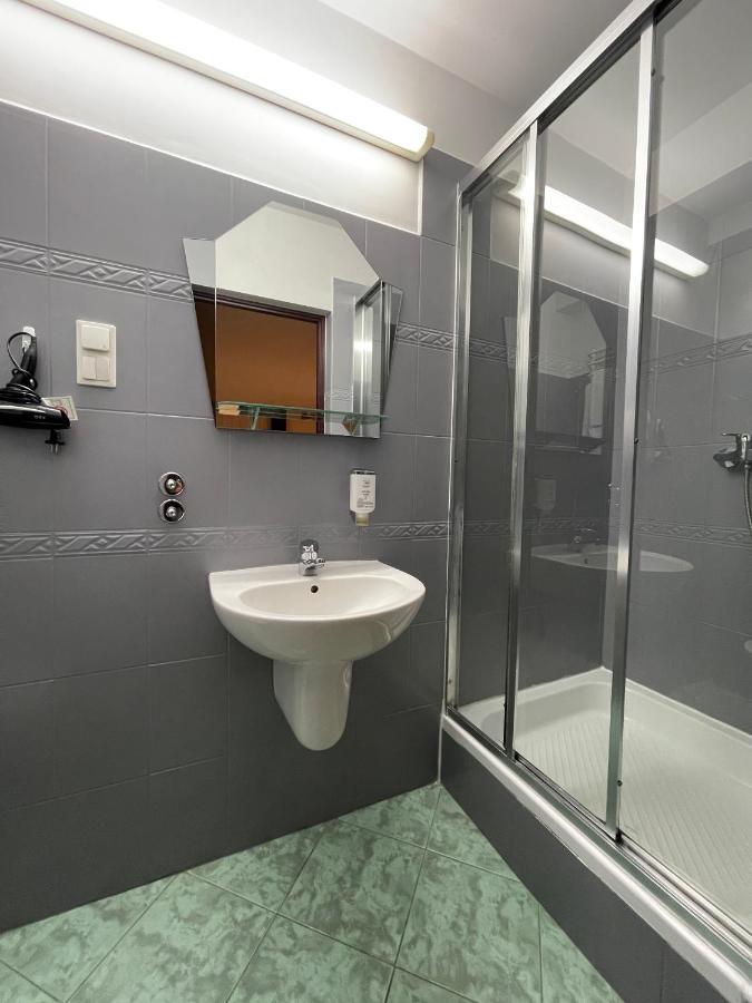 Golabek Leba Hotel Ngoại thất bức ảnh