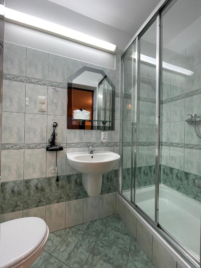 Golabek Leba Hotel Ngoại thất bức ảnh