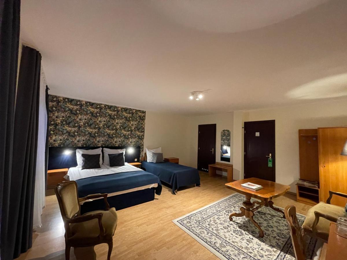 Golabek Leba Hotel Ngoại thất bức ảnh