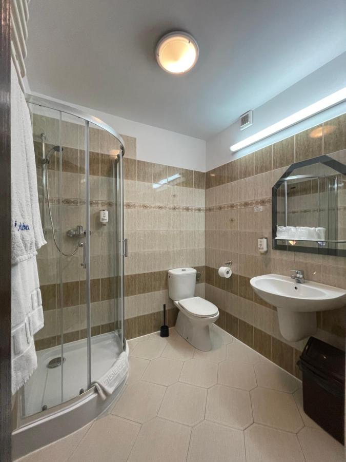 Golabek Leba Hotel Ngoại thất bức ảnh