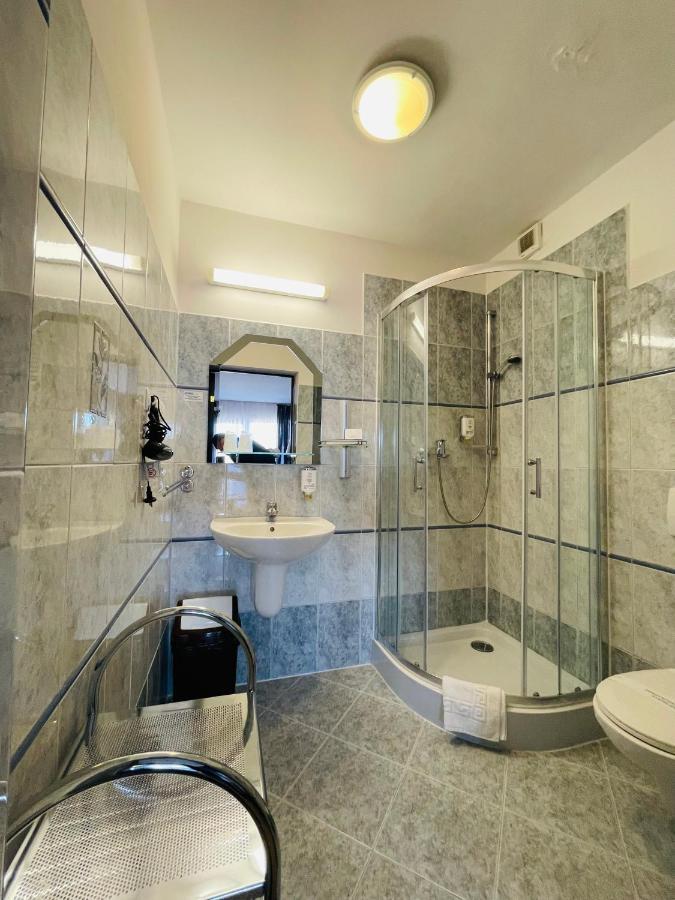 Golabek Leba Hotel Ngoại thất bức ảnh