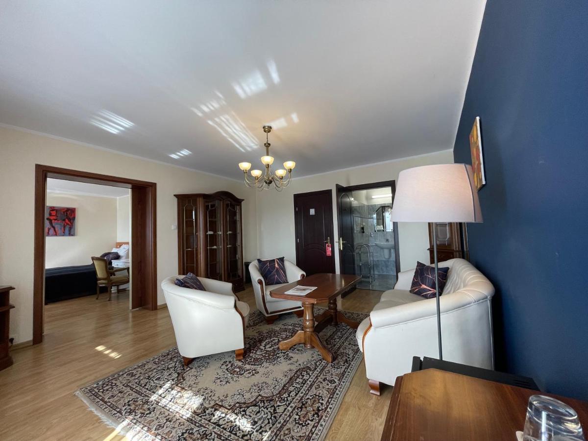 Golabek Leba Hotel Ngoại thất bức ảnh